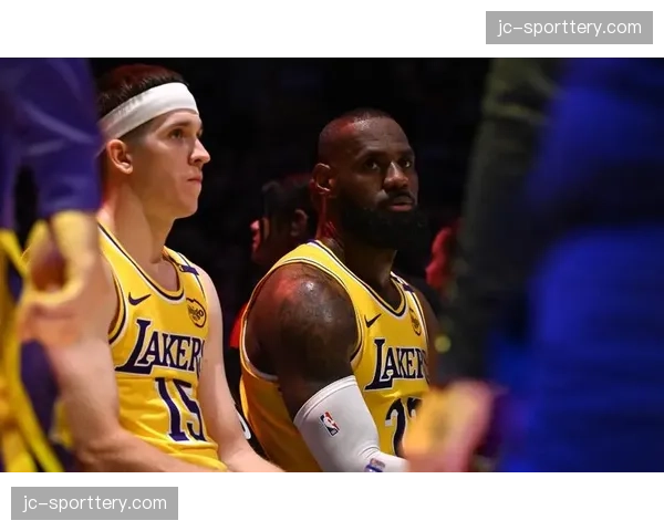 湖人近期防守效率暴跌至联盟第29 攻强守弱格局成战绩隐忧 湖人近期防守效率暴跌至联盟第29 攻强守弱格局成战绩隐忧