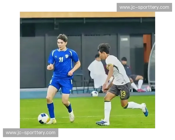 U17国足少一人复仇乌兹别克 赵松源张伯霖展现反击效率